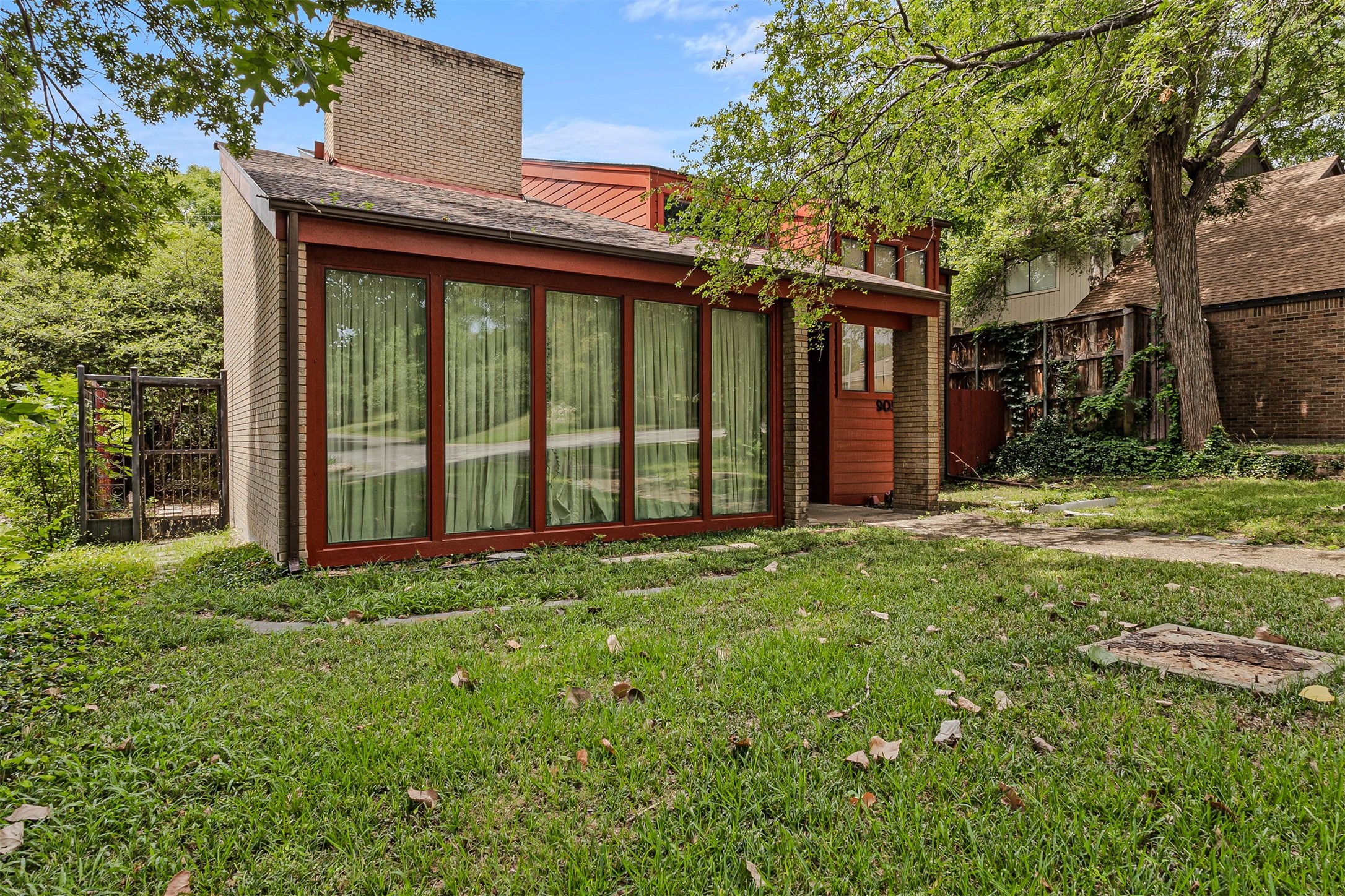 905 Easton Place Dallas TX 75218