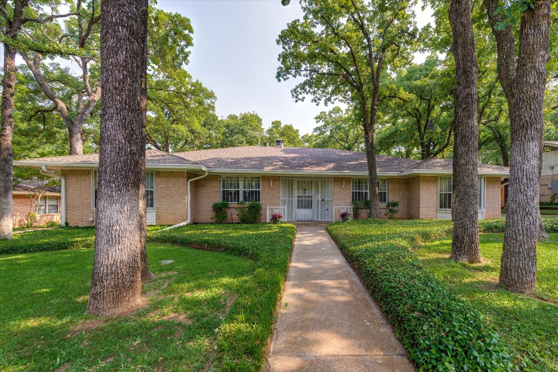 712 King Drive Bedford TX 76022