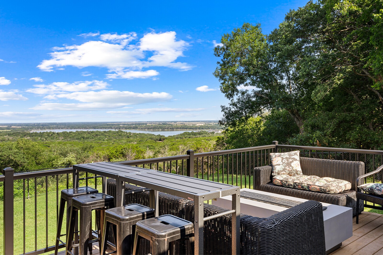 916 Wooded Crest Drive Woodway TX 76712