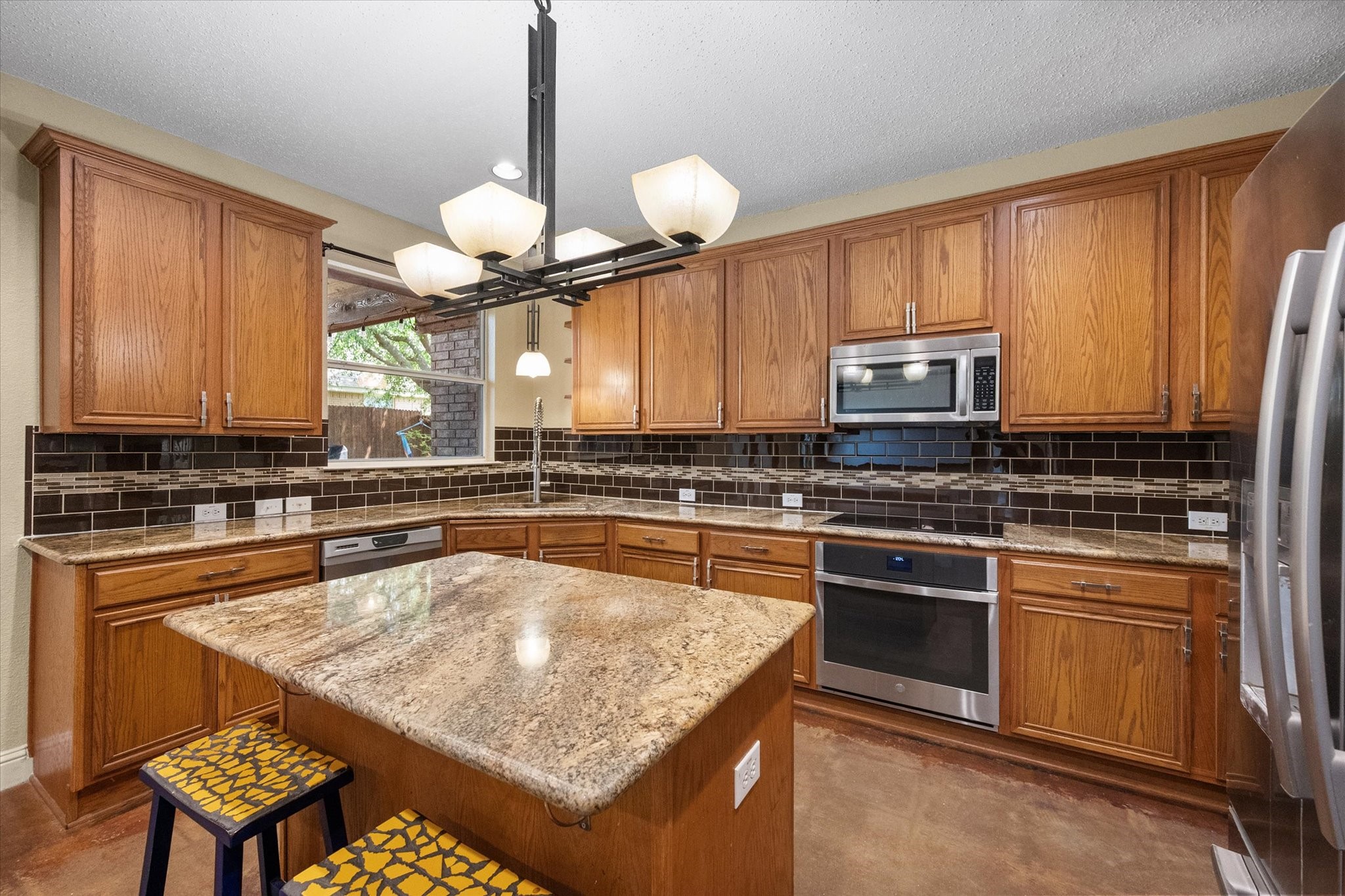 1305 Liverpool Lane Mansfield TX 76063
