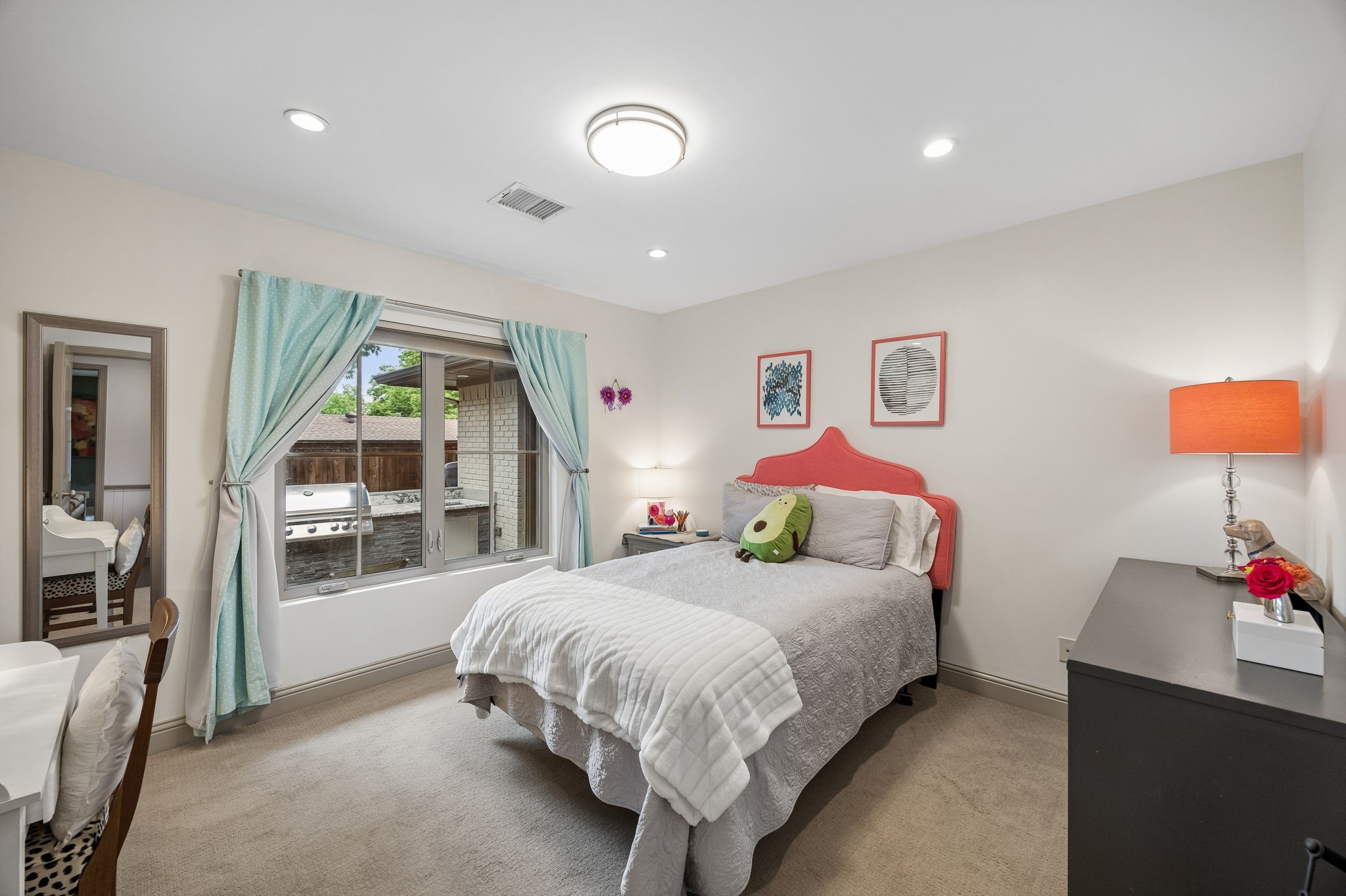 9261 Meadowglen Drive Dallas TX 75238