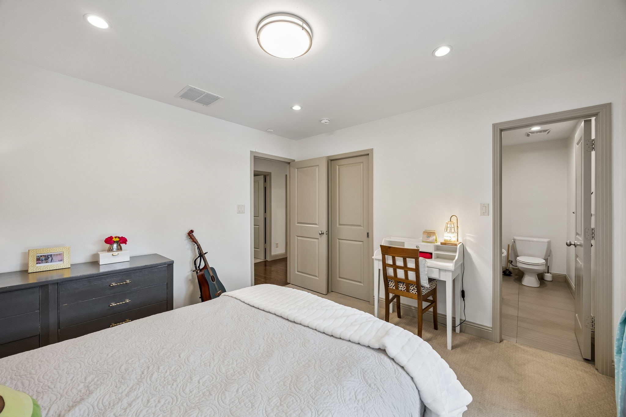 9261 Meadowglen Drive Dallas TX 75238