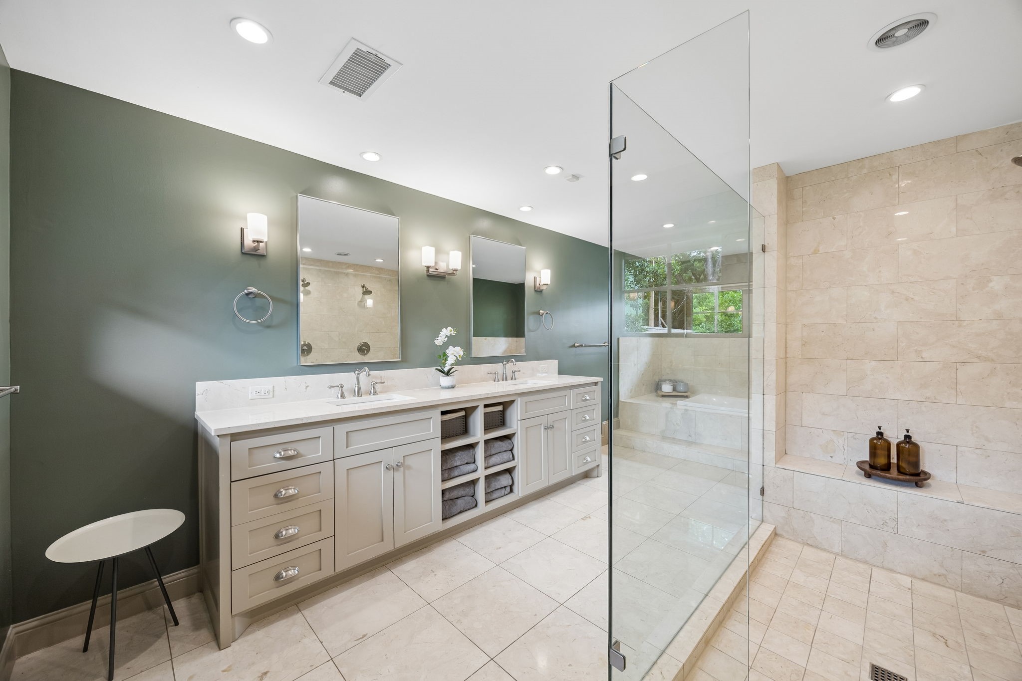 9261 Meadowglen Drive Dallas TX 75238