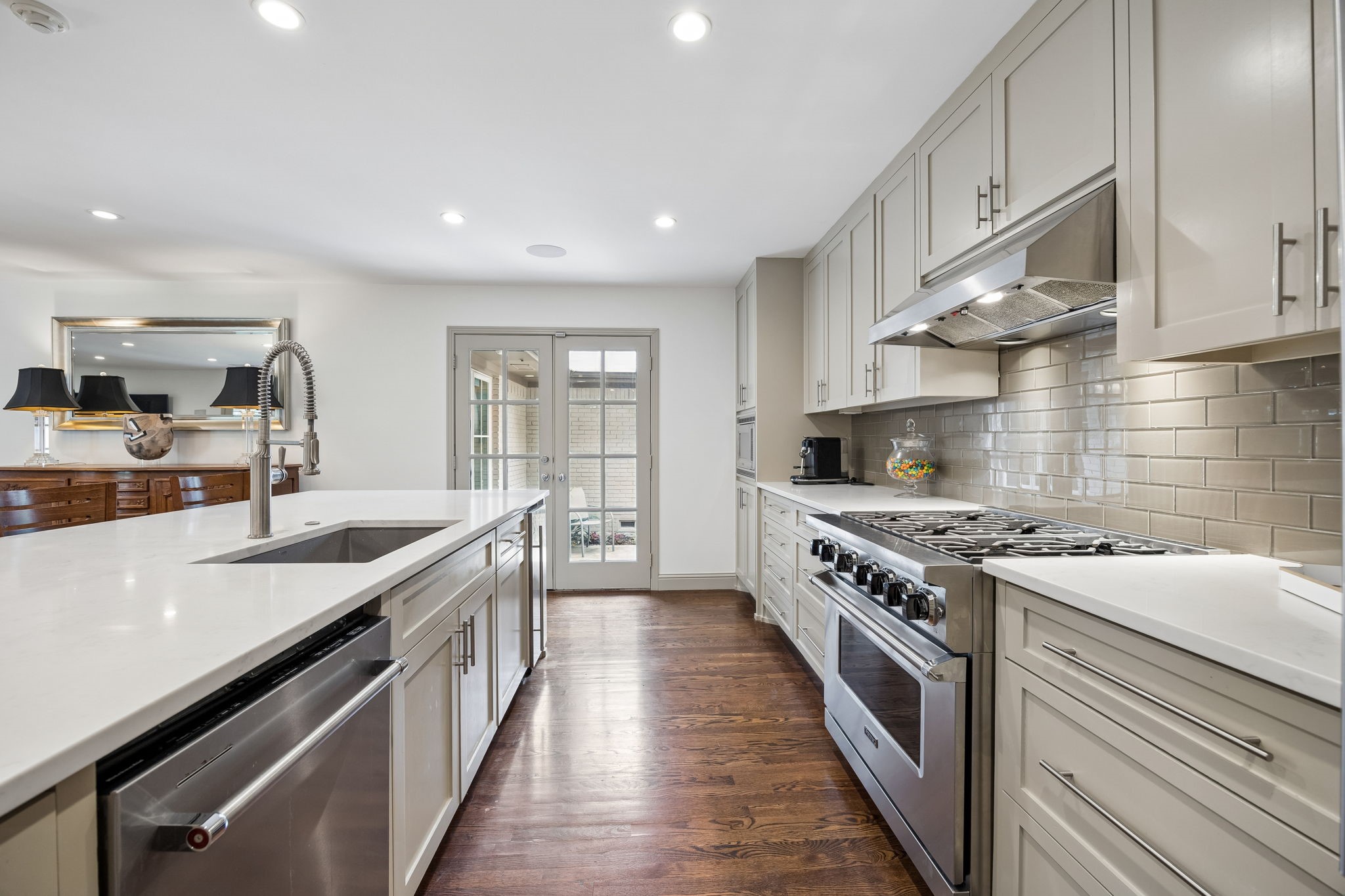 9261 Meadowglen Drive Dallas TX 75238