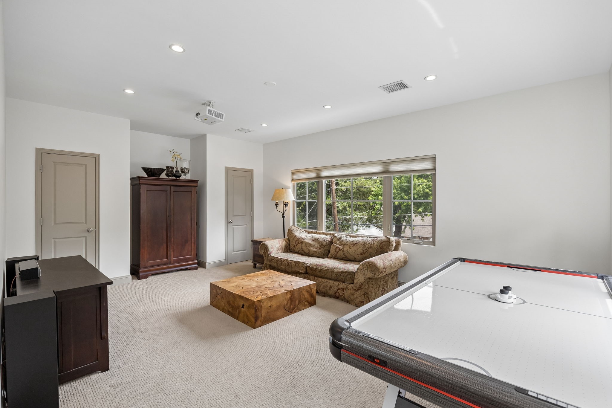 9261 Meadowglen Drive Dallas TX 75238