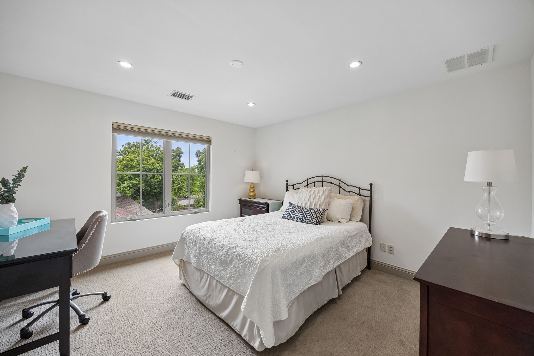 9261 Meadowglen Drive Dallas TX 75238