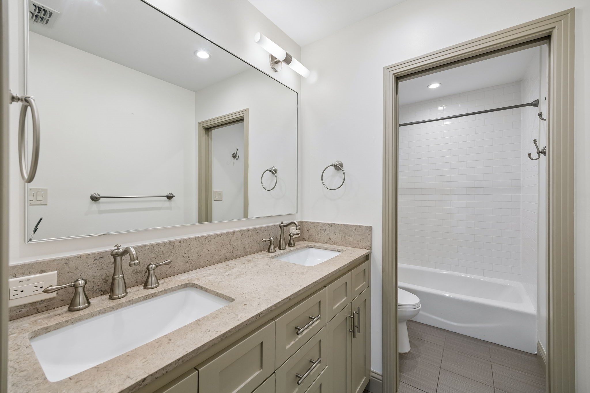 9261 Meadowglen Drive Dallas TX 75238