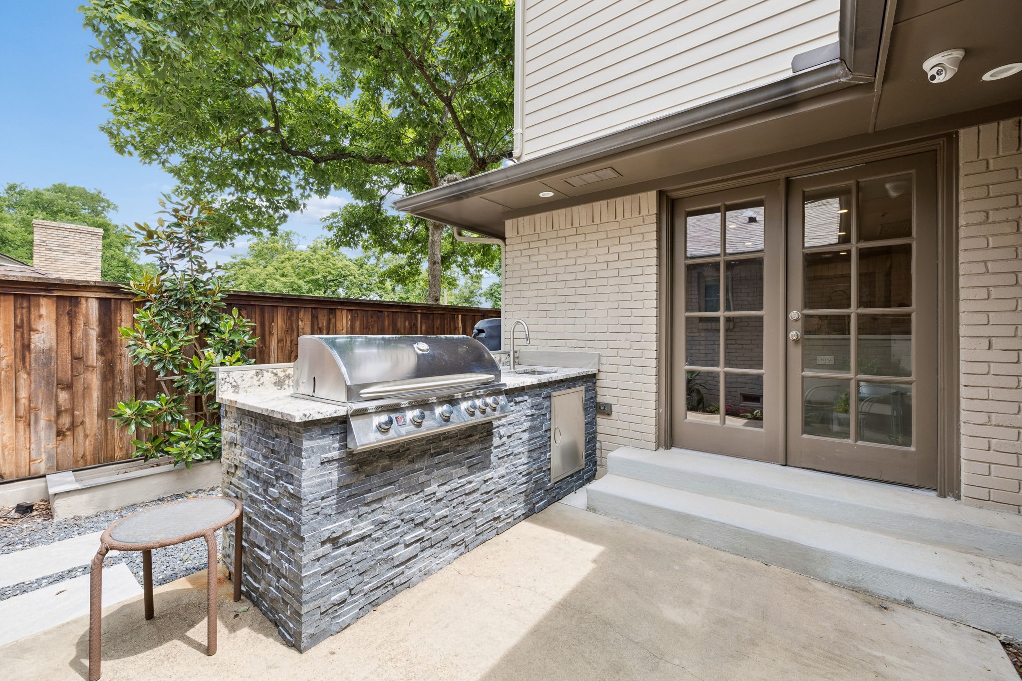 9261 Meadowglen Drive Dallas TX 75238