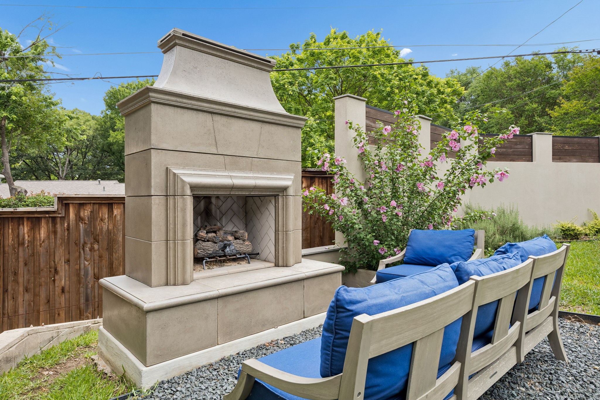 9261 Meadowglen Drive Dallas TX 75238
