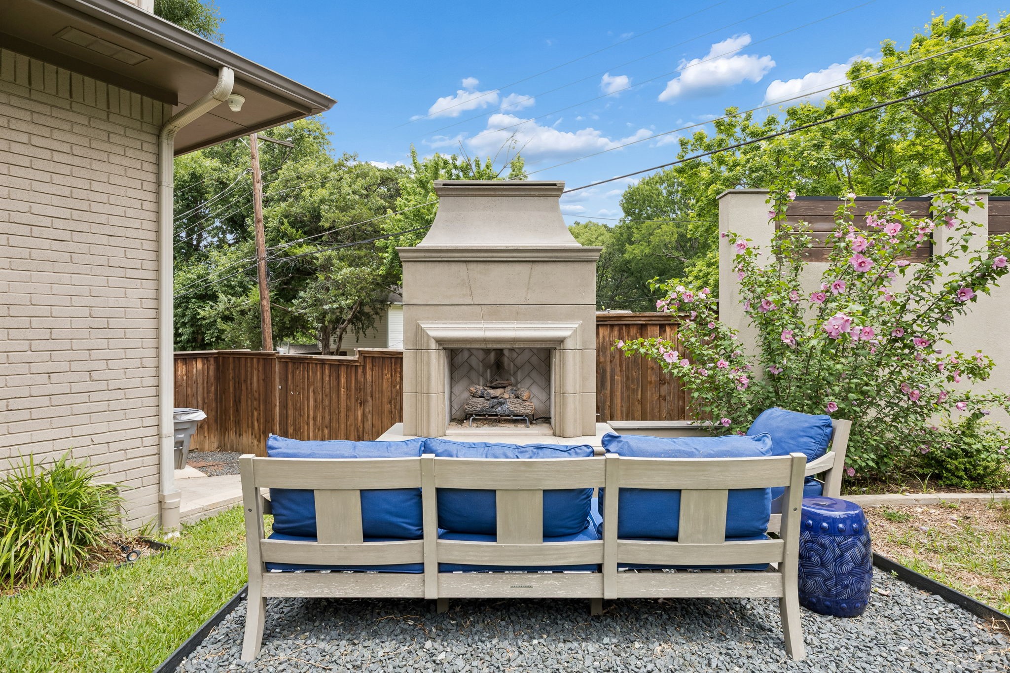 9261 Meadowglen Drive Dallas TX 75238
