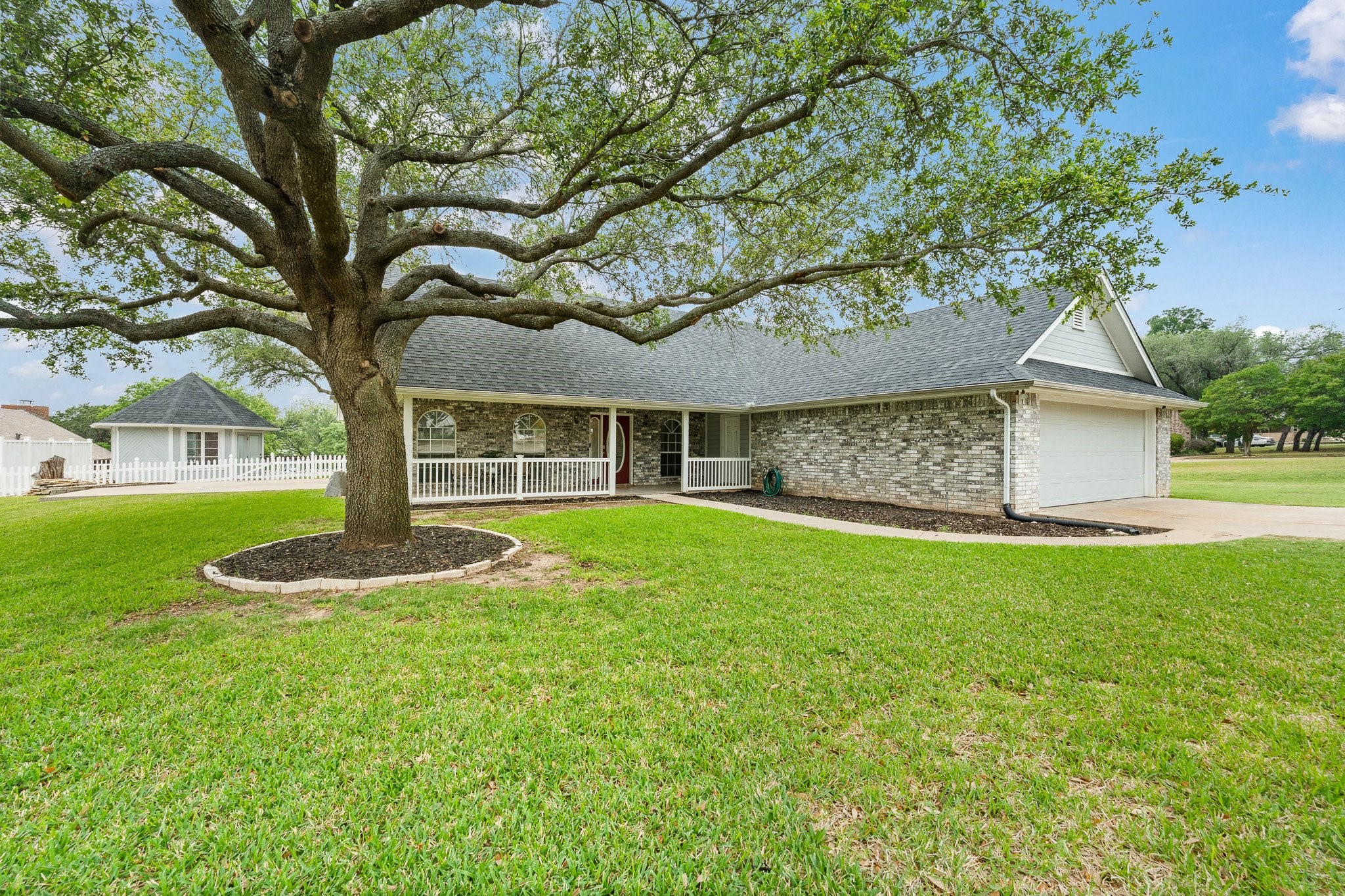 639 S Rough Creek Court Granbury TX 76048