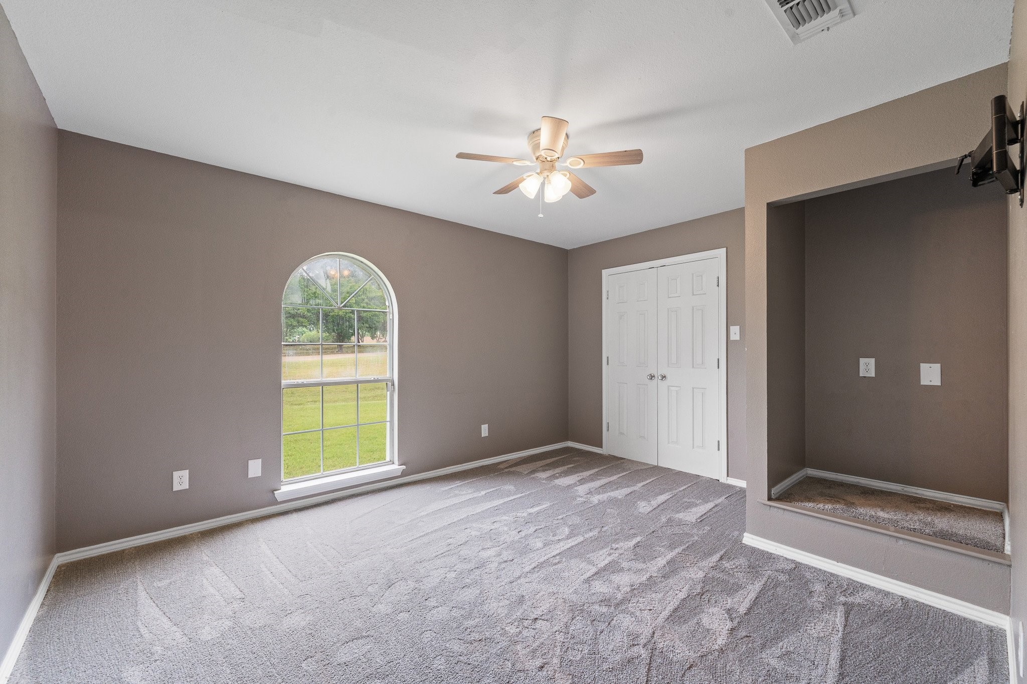 639 S Rough Creek Court Granbury TX 76048
