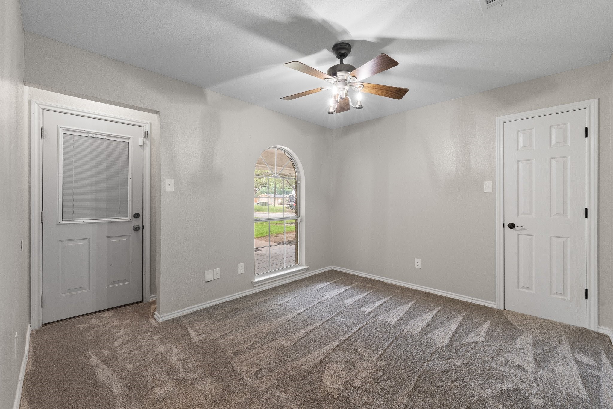 639 S Rough Creek Court Granbury TX 76048
