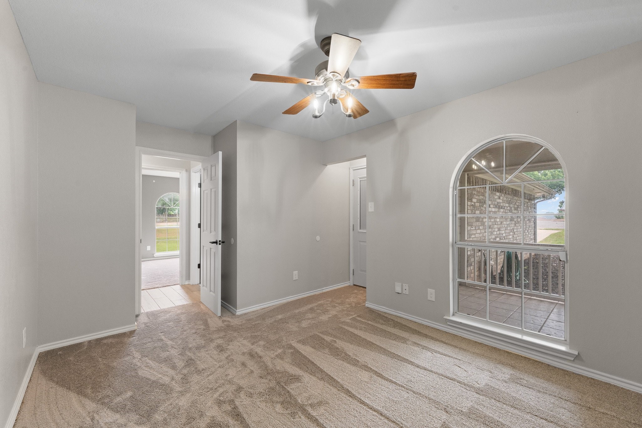 639 S Rough Creek Court Granbury TX 76048