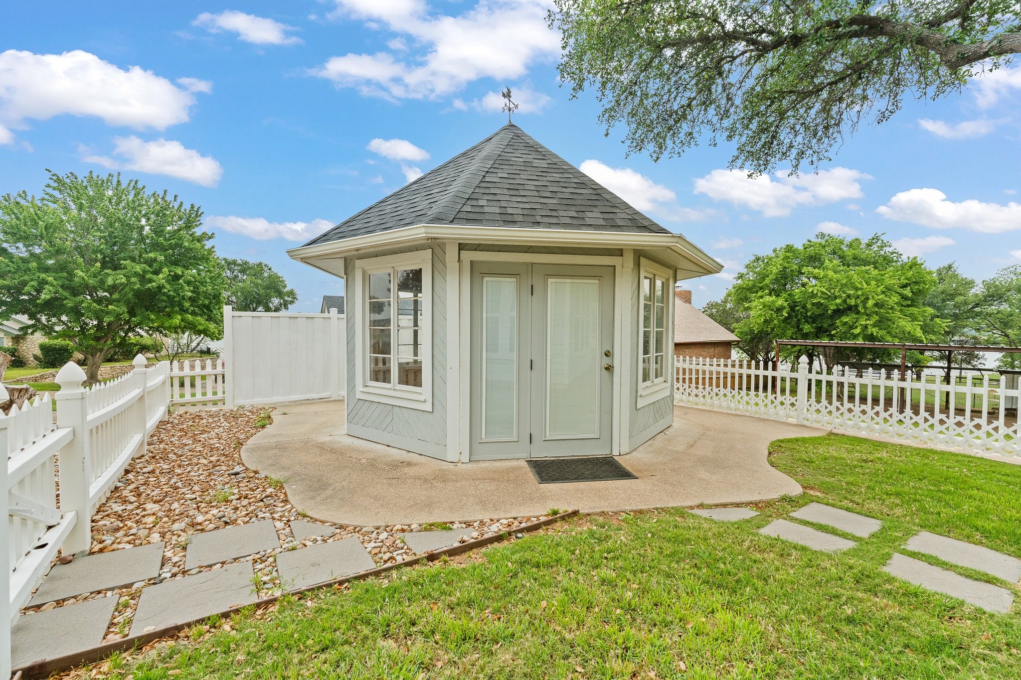 639 S Rough Creek Court Granbury TX 76048