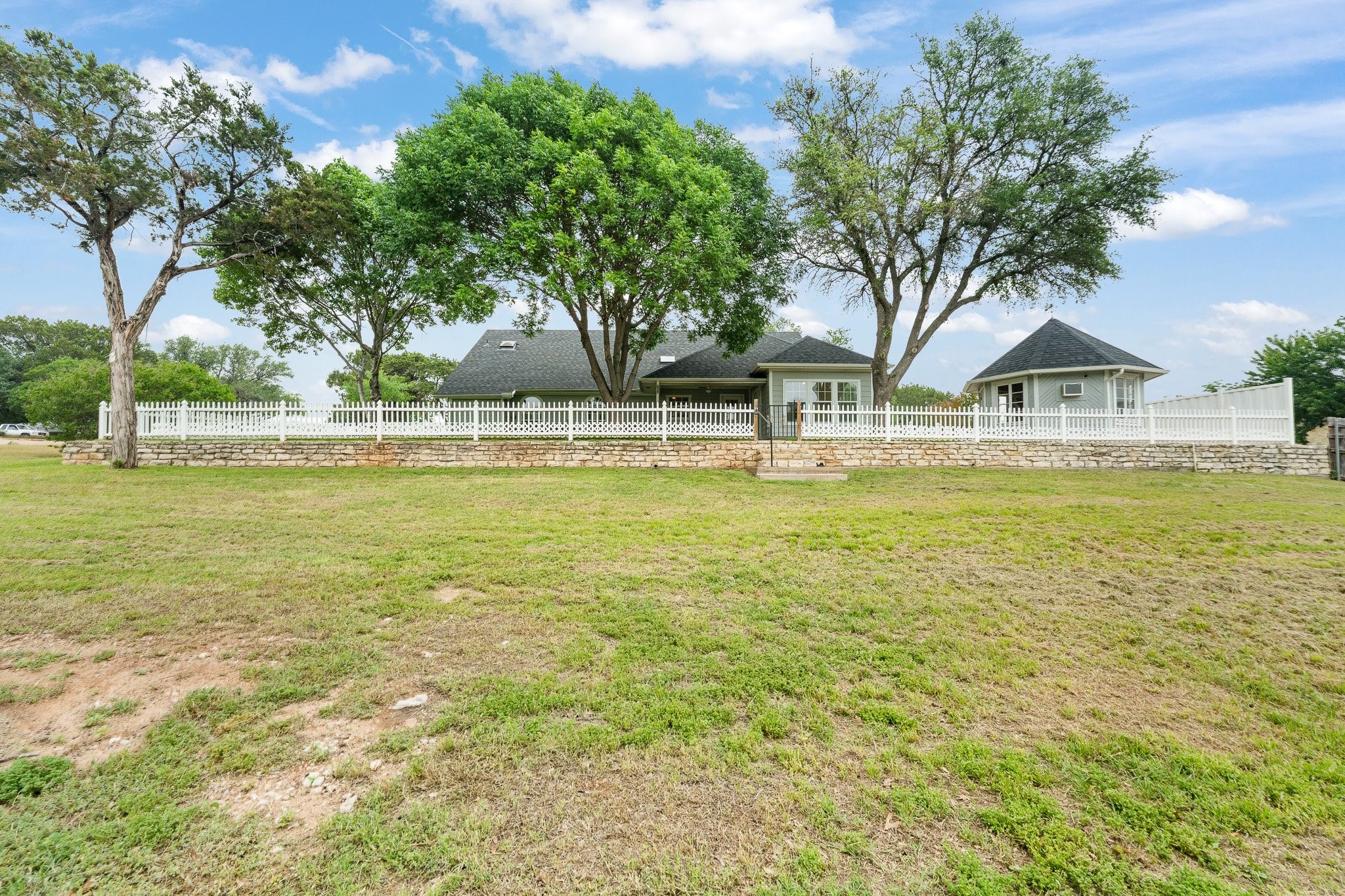 639 S Rough Creek Court Granbury TX 76048
