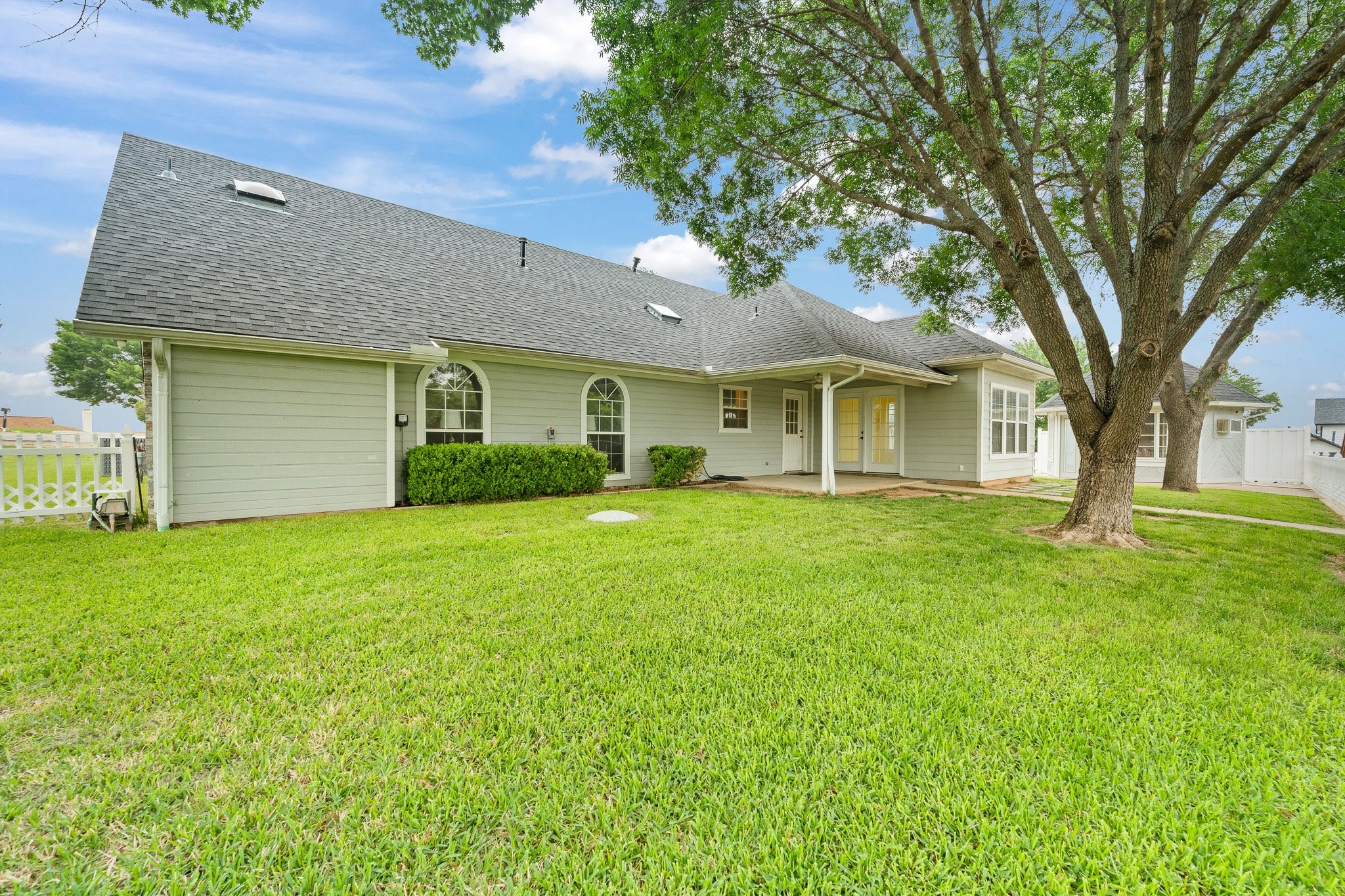 639 S Rough Creek Court Granbury TX 76048
