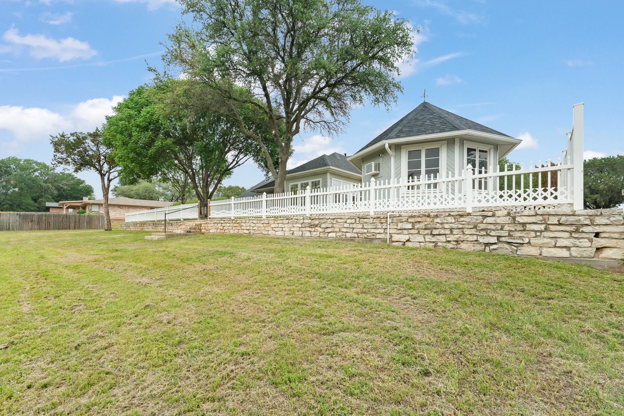 639 S Rough Creek Court Granbury TX 76048