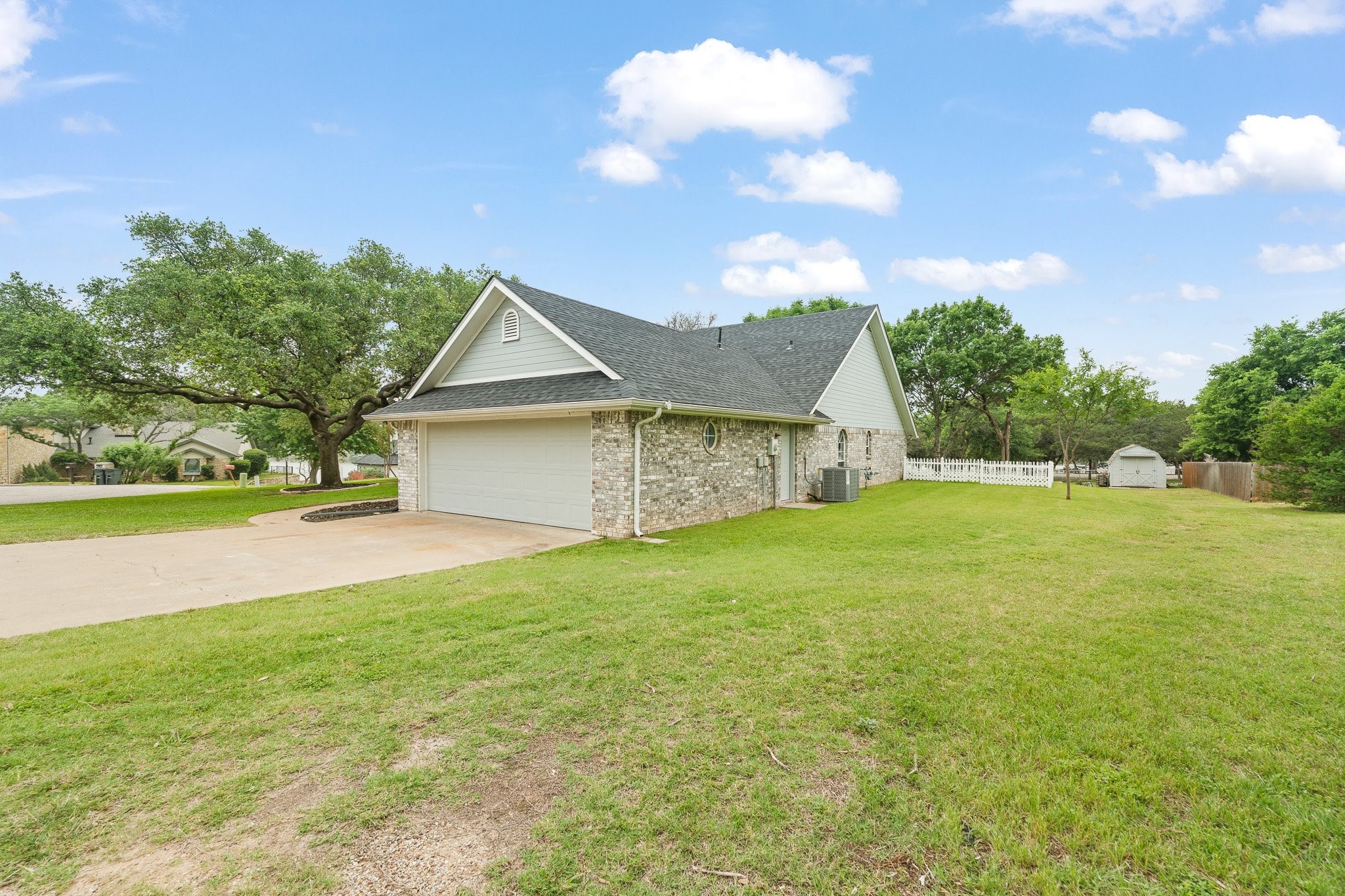 639 S Rough Creek Court Granbury TX 76048
