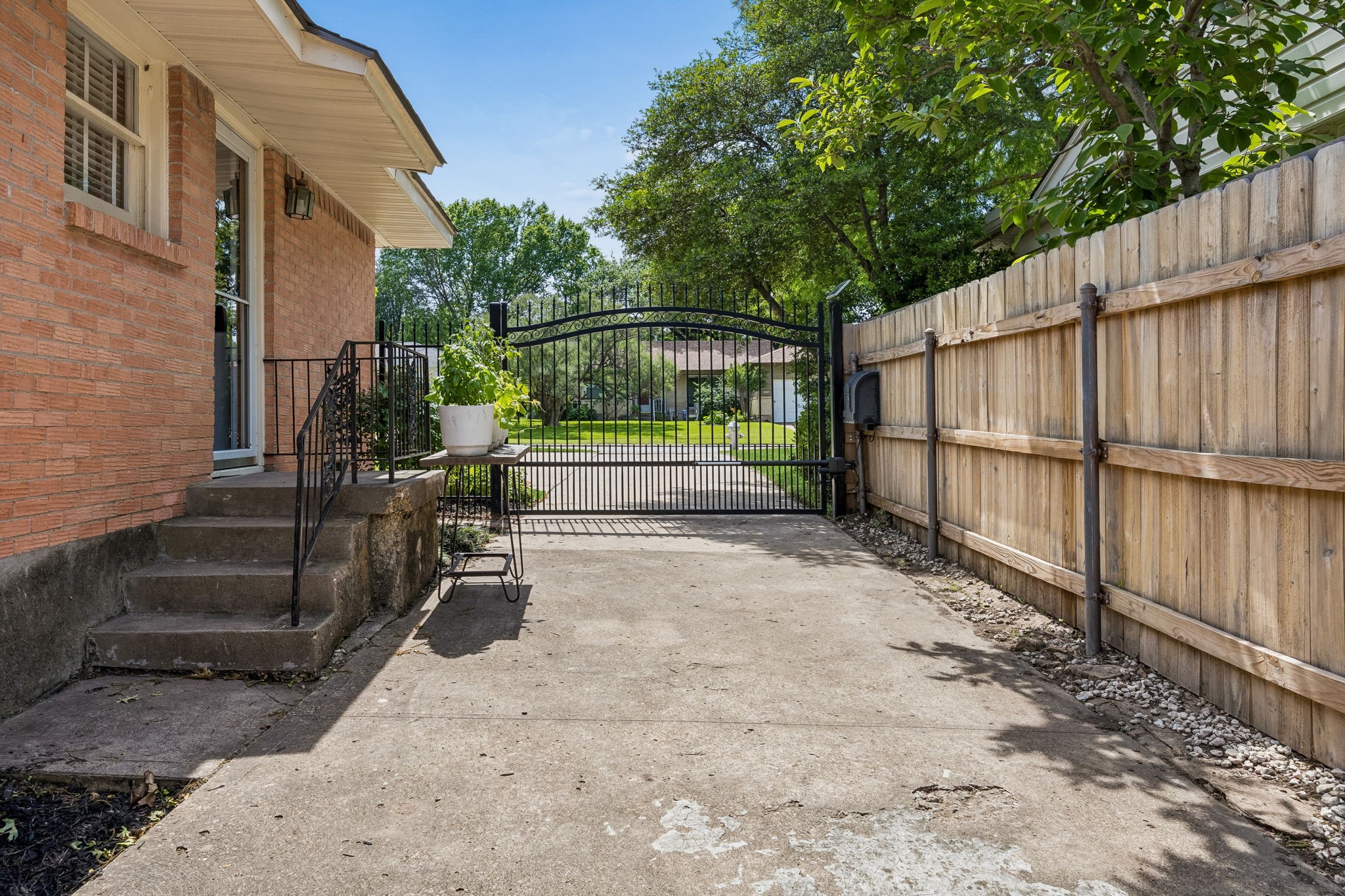 10156 Baronne Circle Dallas TX 75218