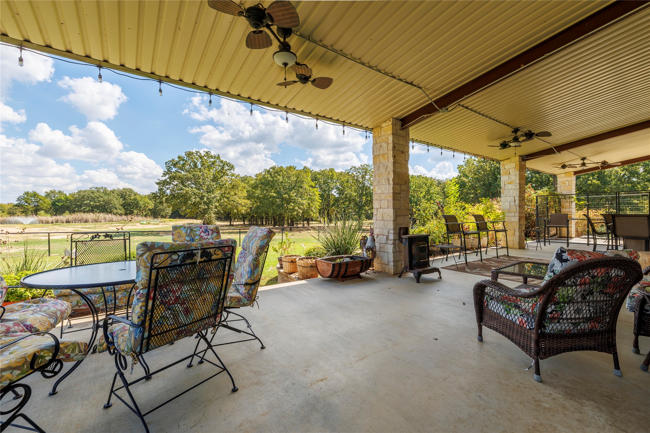 1639 Bloomfield Road Valley View TX 76272