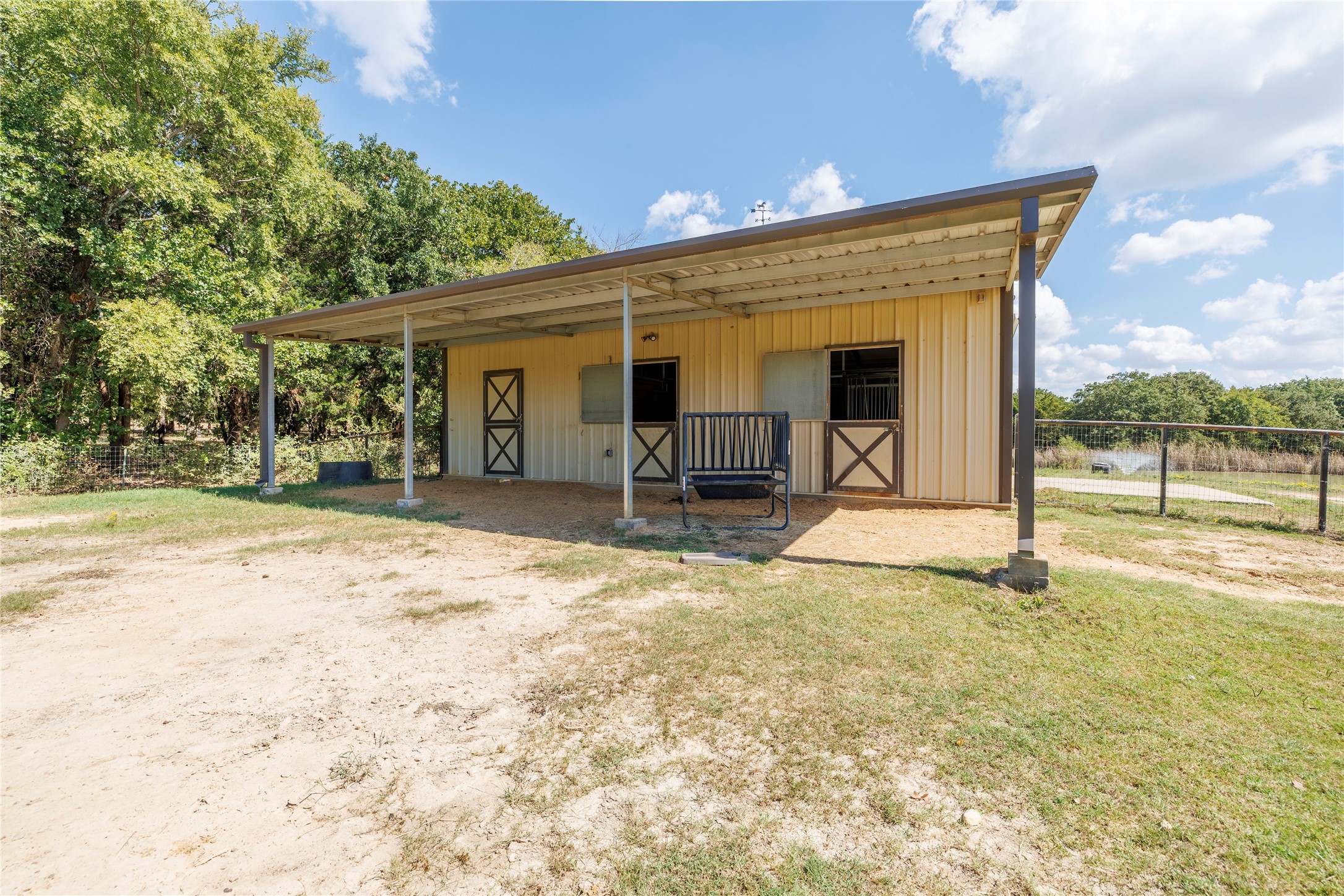 1639 Bloomfield Road Valley View TX 76272