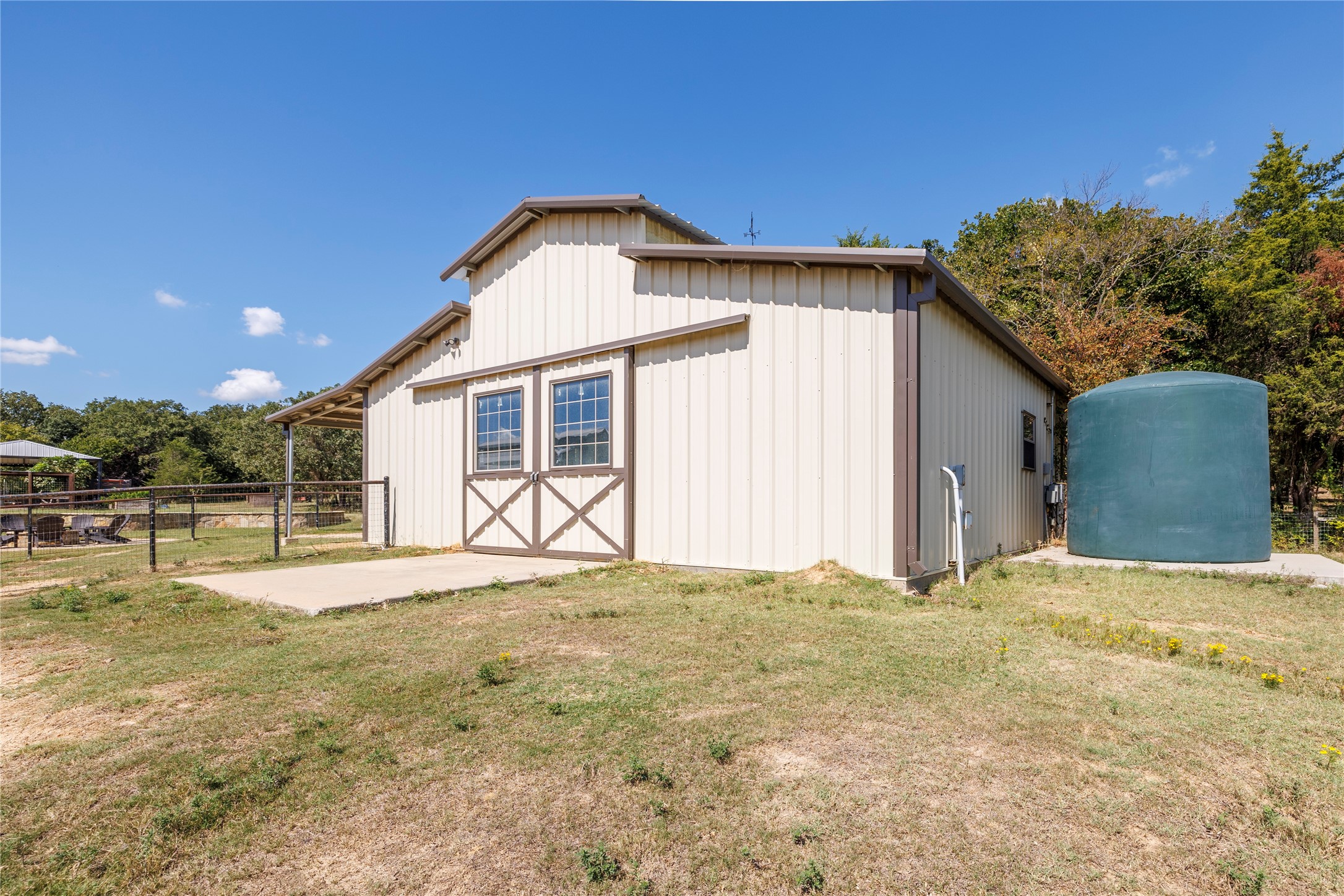 1639 Bloomfield Road Valley View TX 76272