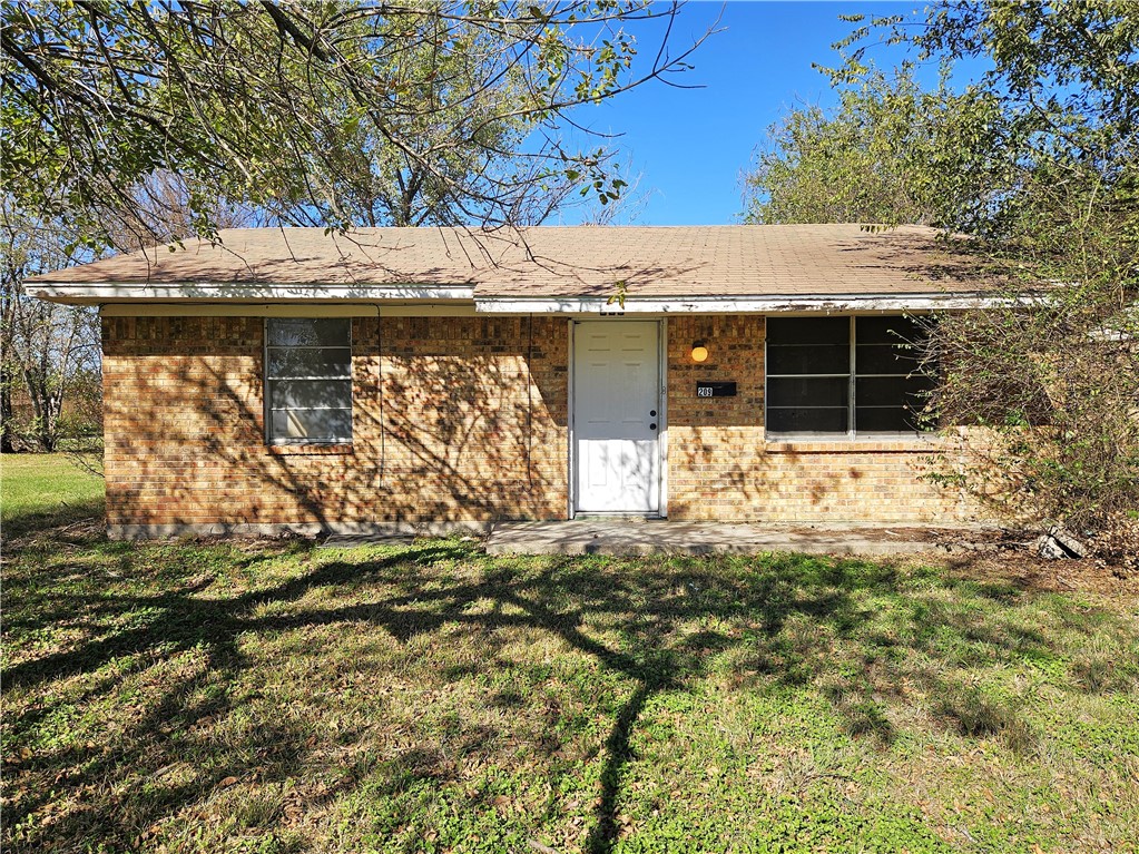 209 S Rusk Street Groesbeck TX 76642