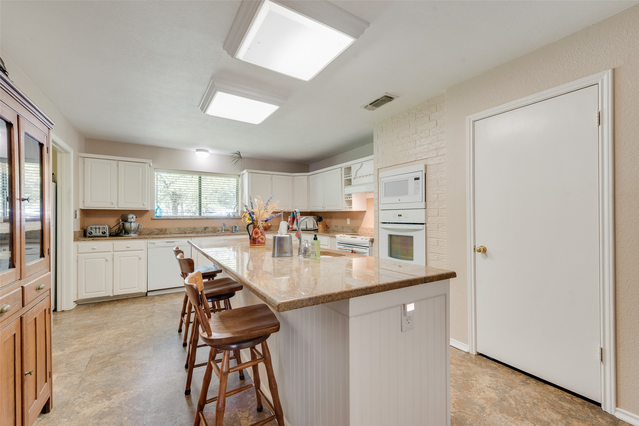 106 Rambling Trail Weatherford TX 76087