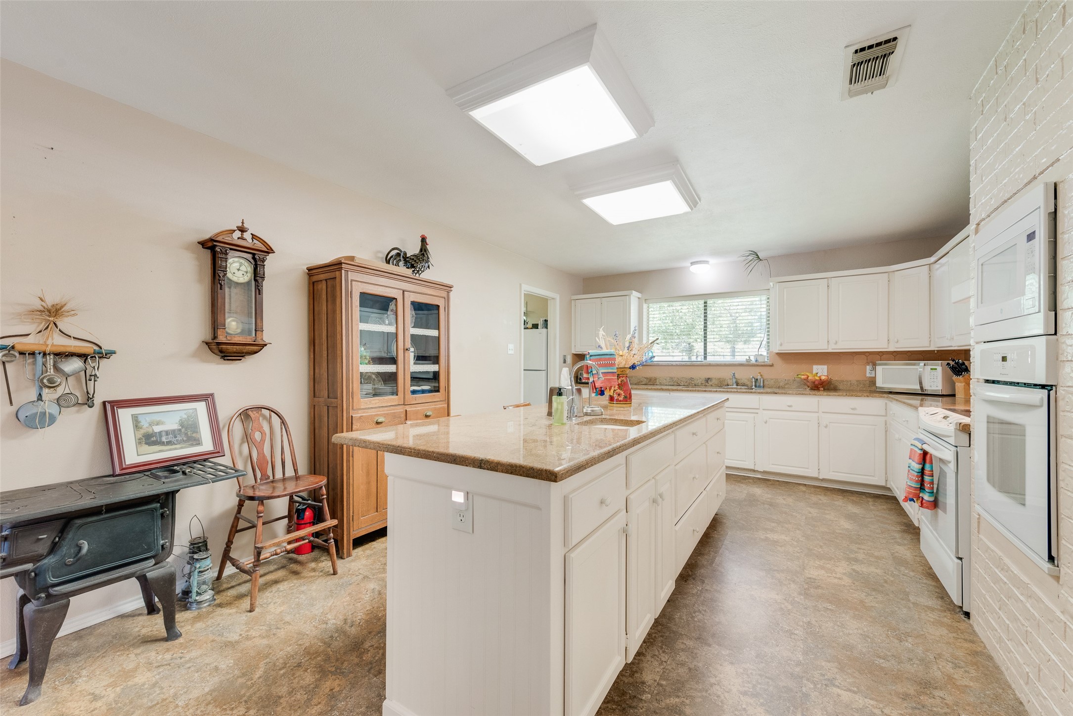 106 Rambling Trail Weatherford TX 76087