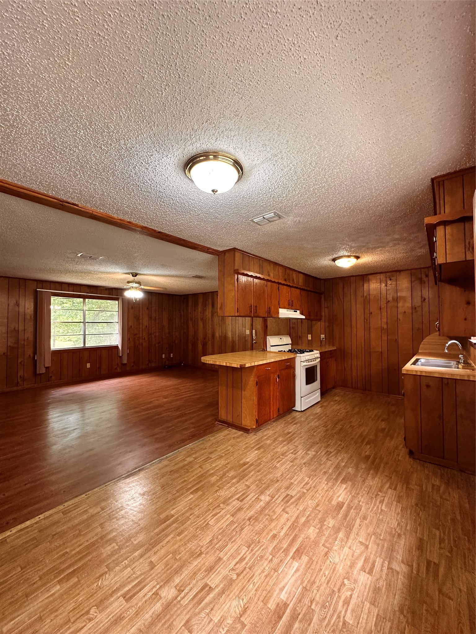 303 Crow Linden TX 75563