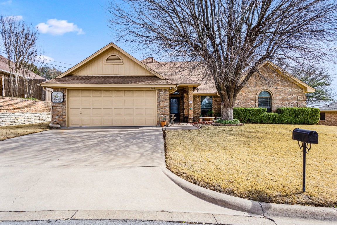 1209 Westbriar Drive Weatherford TX 76086