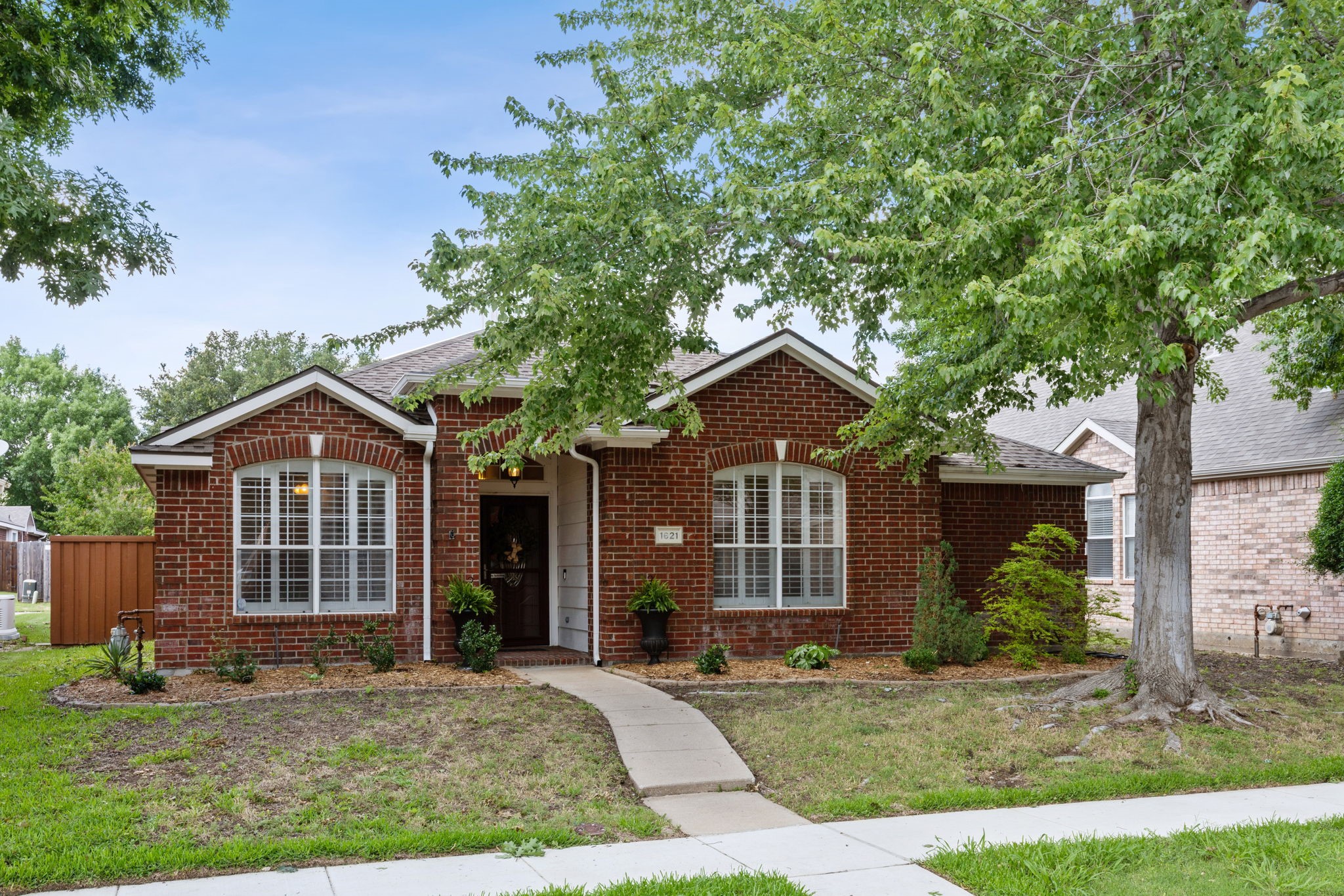 1621 Yellowstone Avenue Lewisville TX 75077