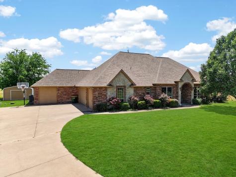1035 Highland Road Cleburne TX 76033