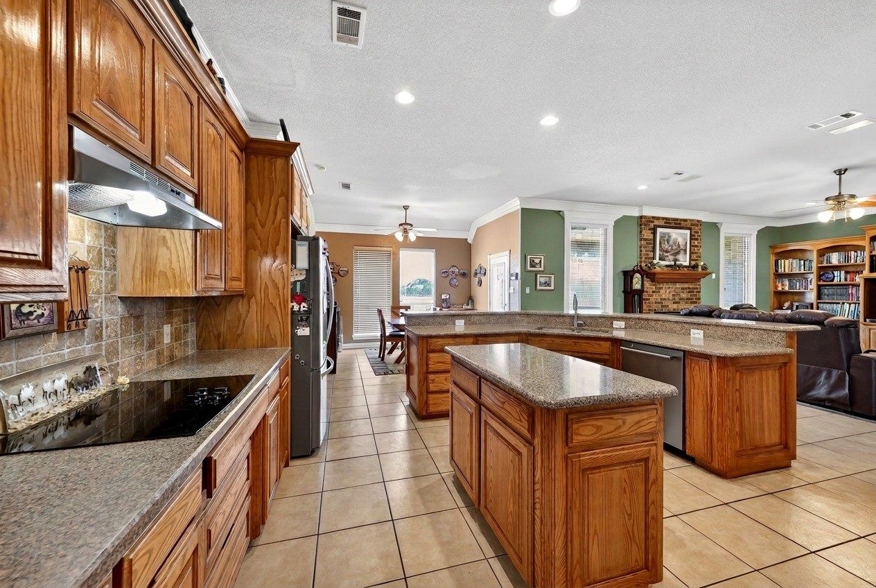 1035 Highland Road Cleburne TX 76033