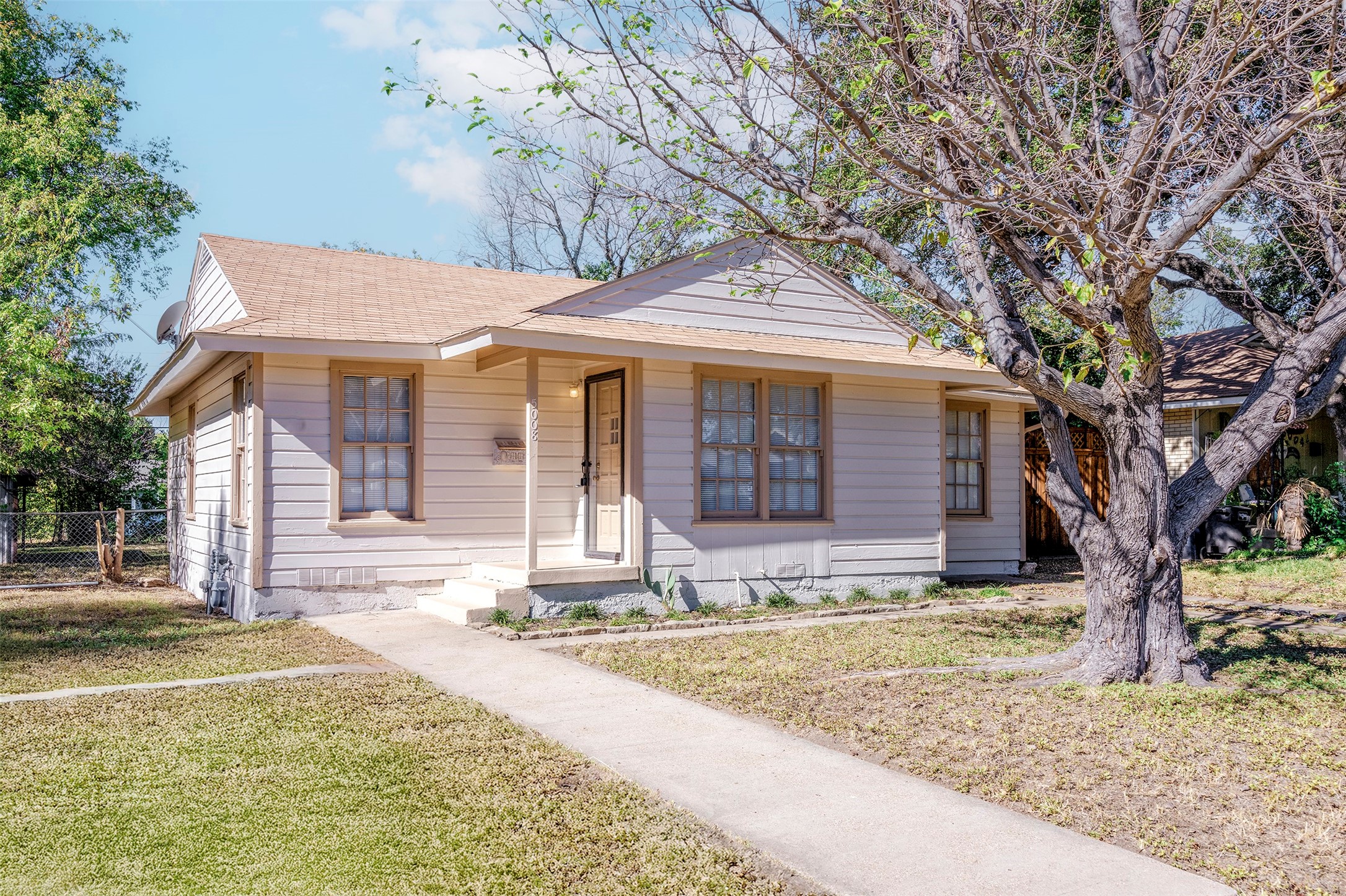 5008 Roanoke Street Fort Worth TX 76116