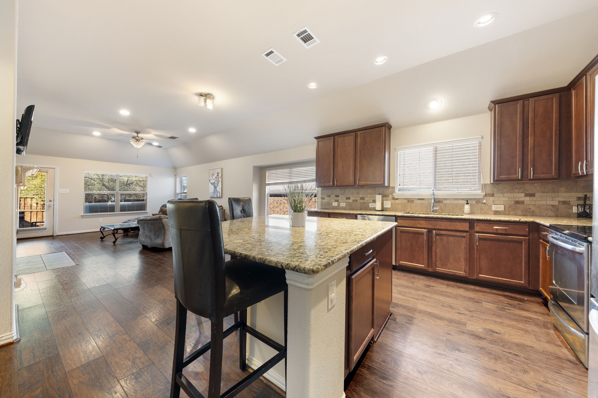 433 Castle Street Desoto TX 75115