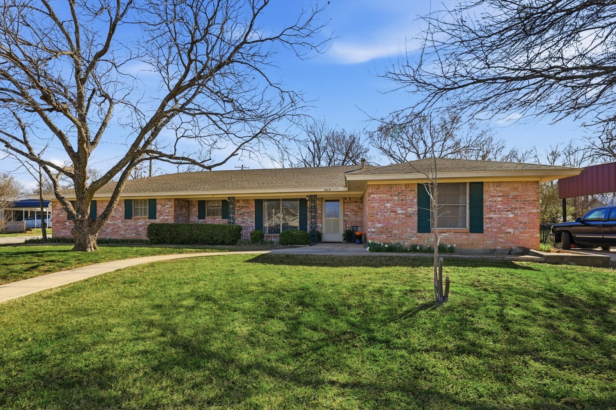 412 N Cummings Drive Alvarado TX 76009