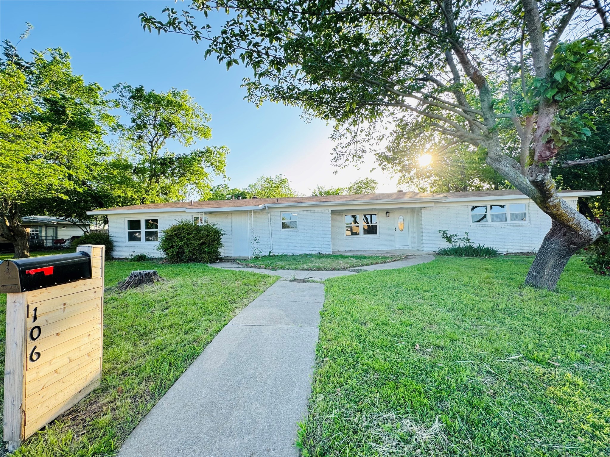 106 Hillcrest Street Mansfield TX 76063