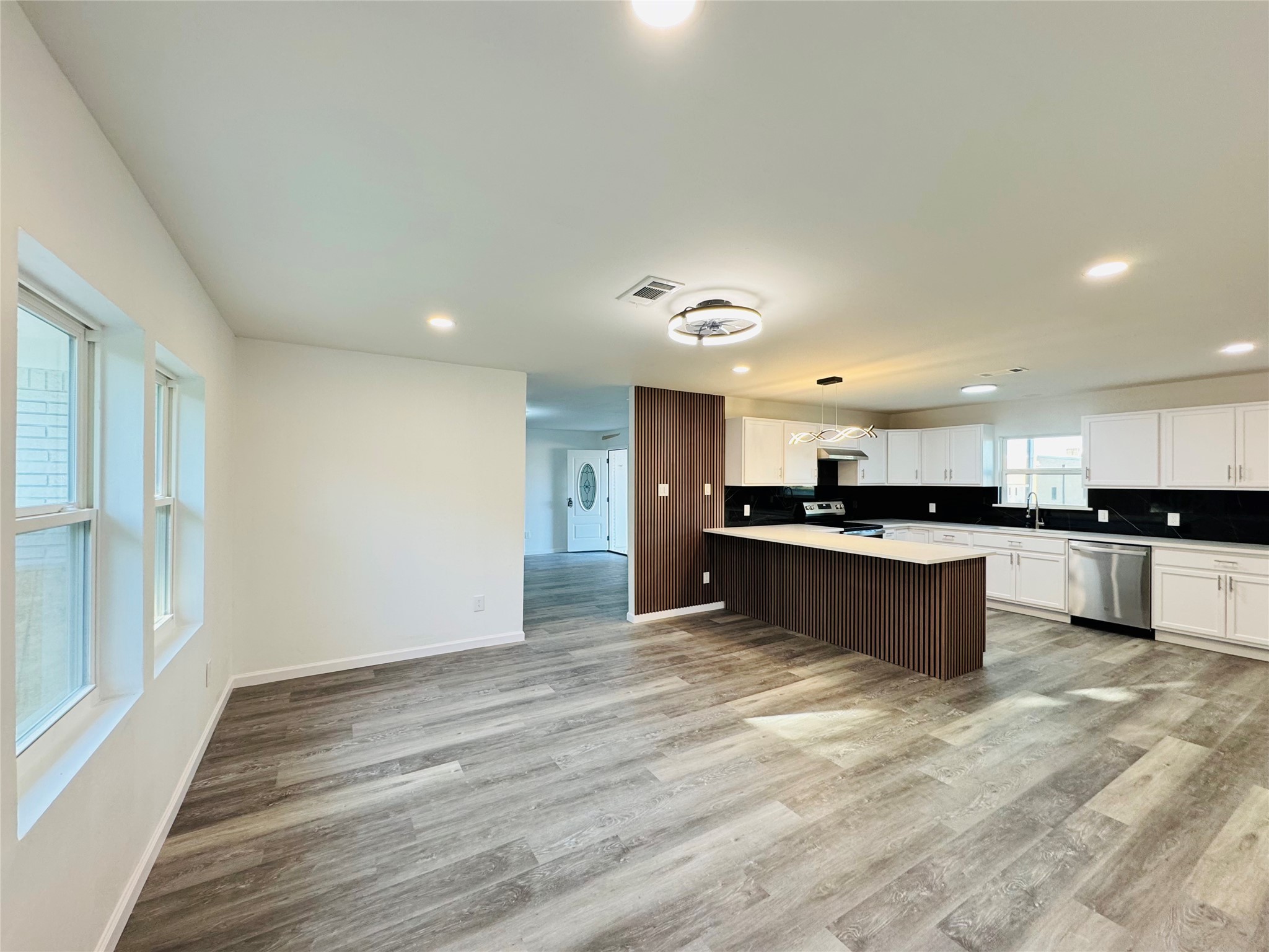 106 Hillcrest Street Mansfield TX 76063