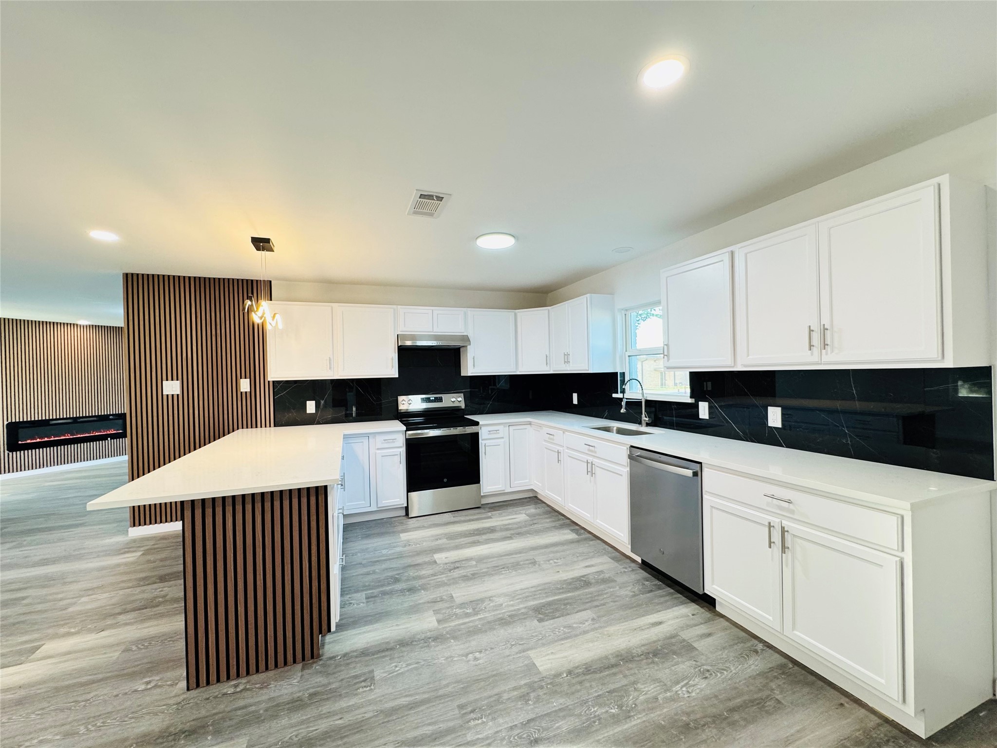 106 Hillcrest Street Mansfield TX 76063