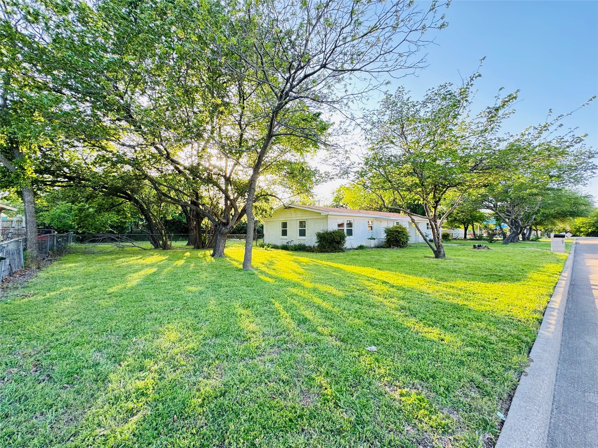 106 Hillcrest Street Mansfield TX 76063