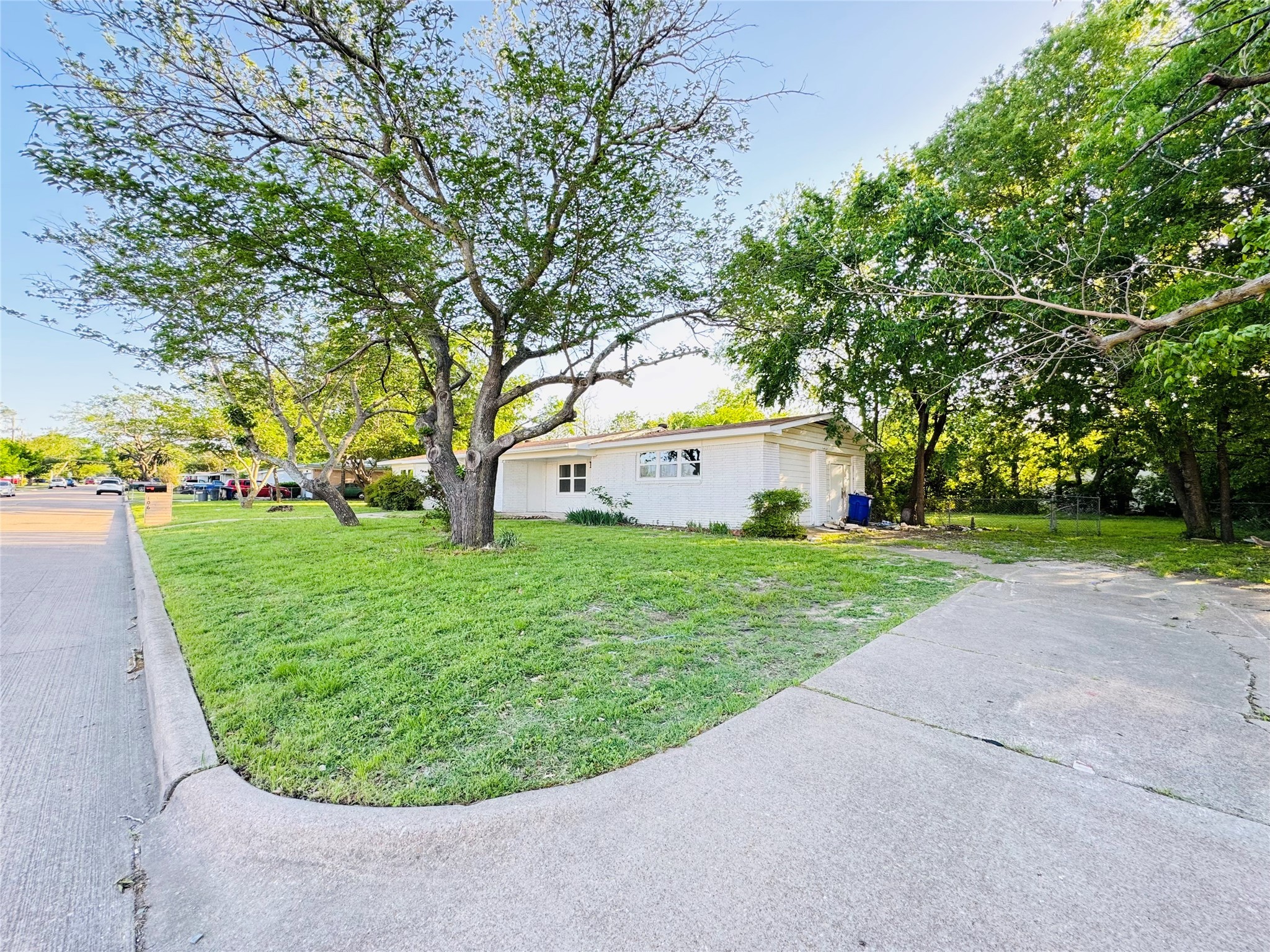 106 Hillcrest Street Mansfield TX 76063