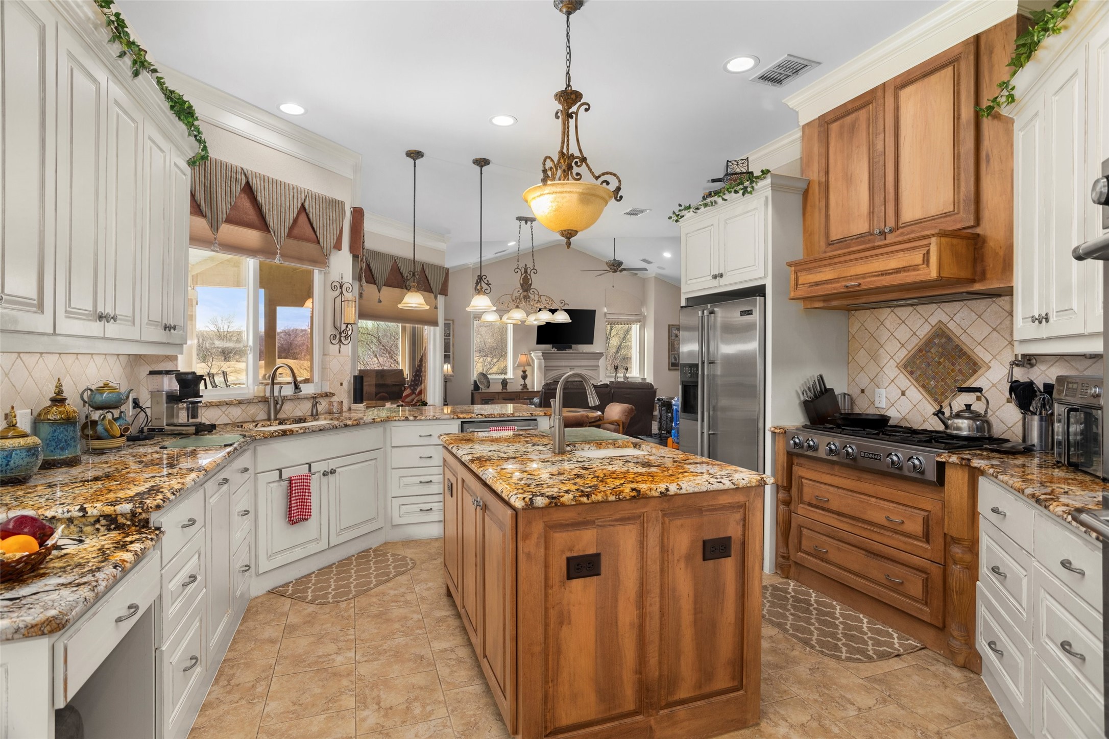 8000 Echo Hills Court S Benbrook TX 76126