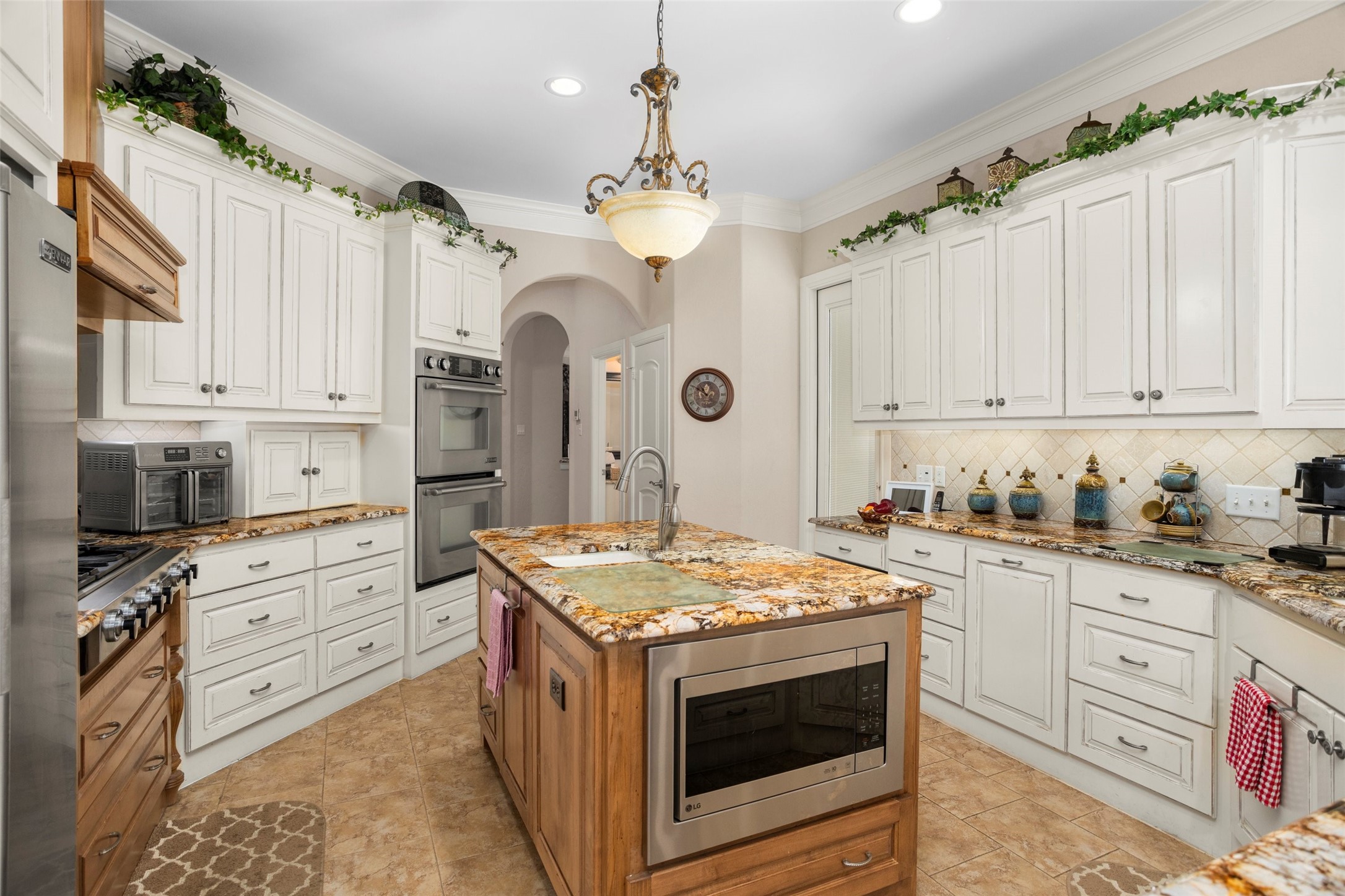 8000 Echo Hills Court S Benbrook TX 76126