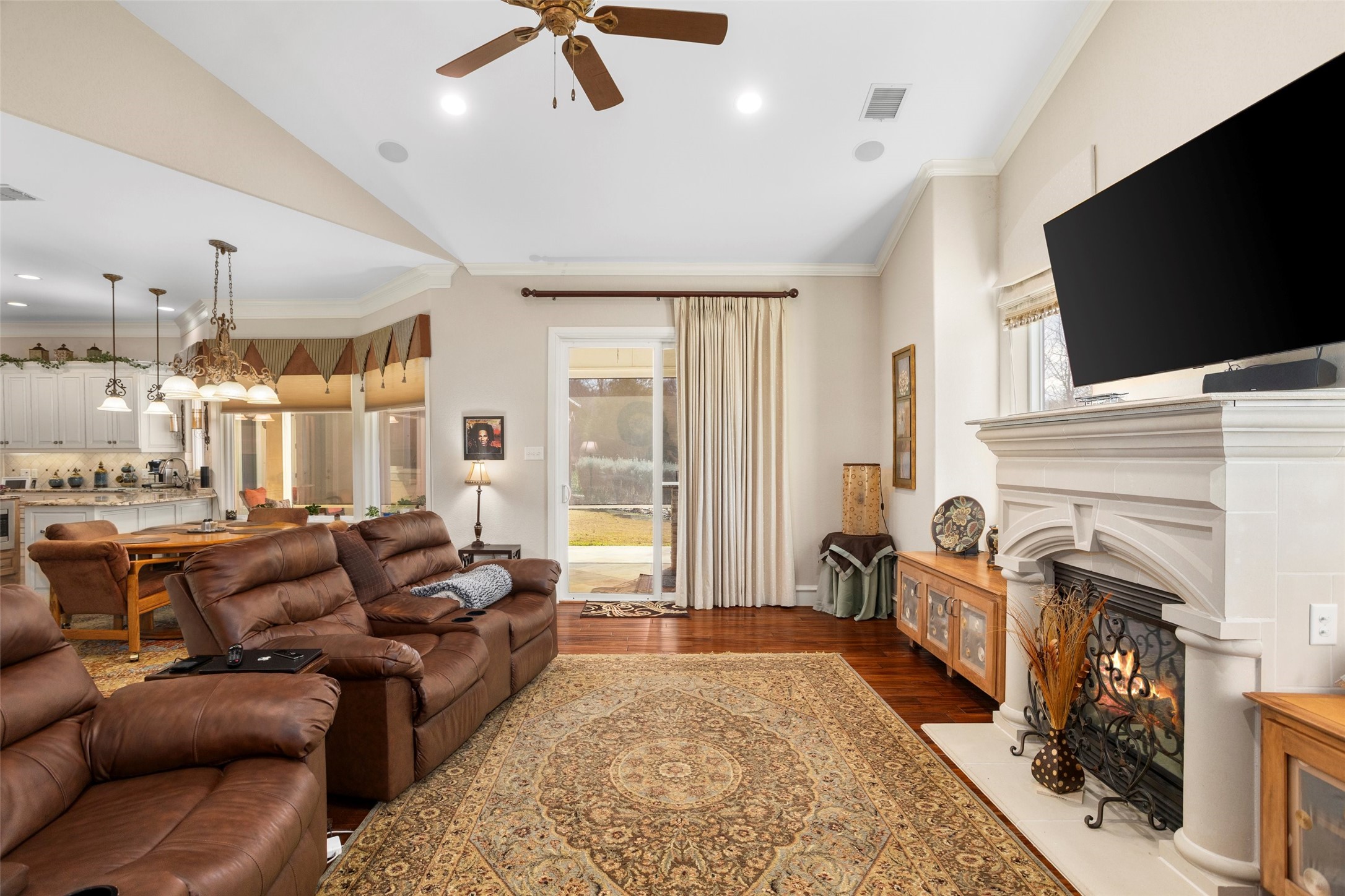 8000 Echo Hills Court S Benbrook TX 76126
