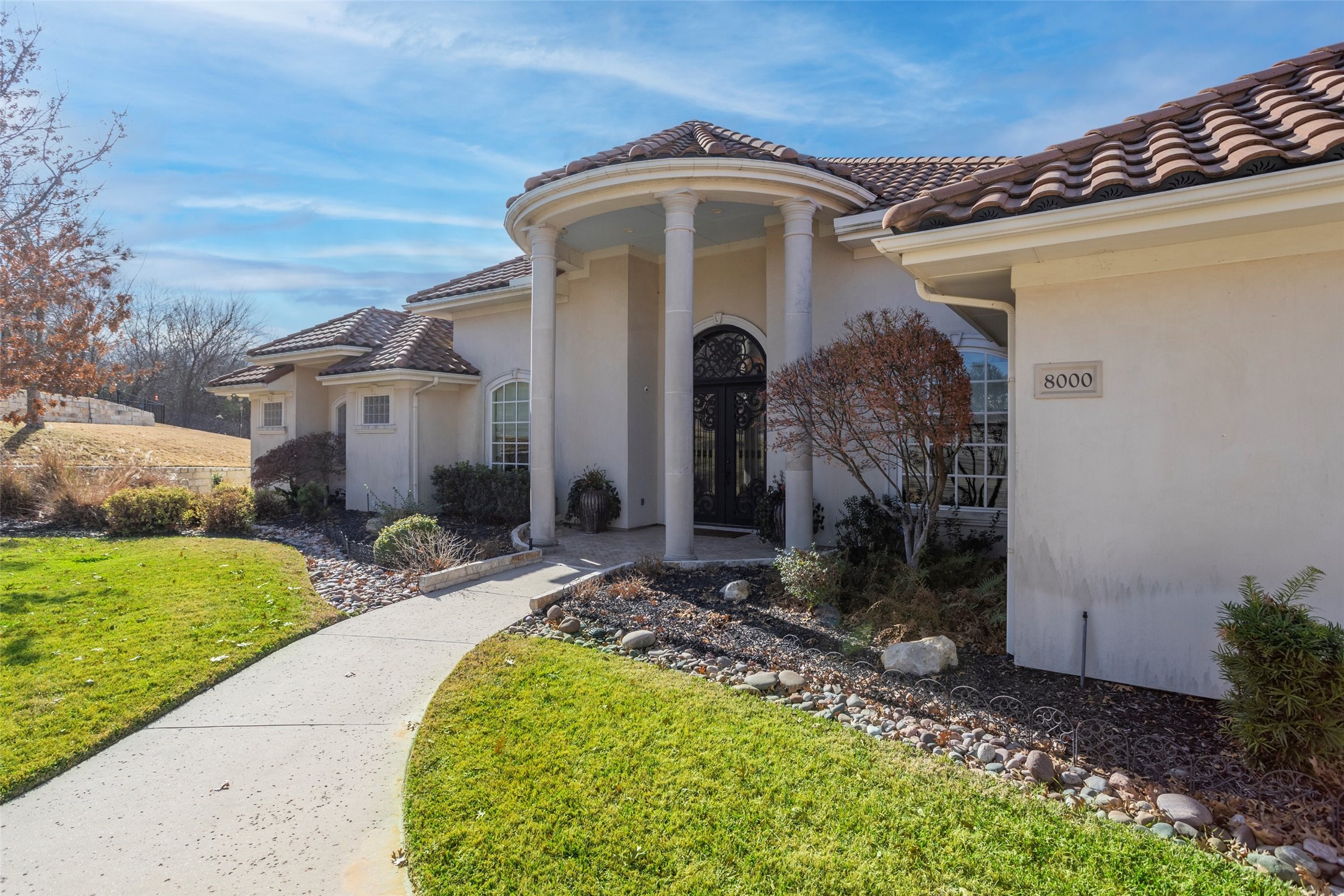 8000 Echo Hills Court S Benbrook TX 76126