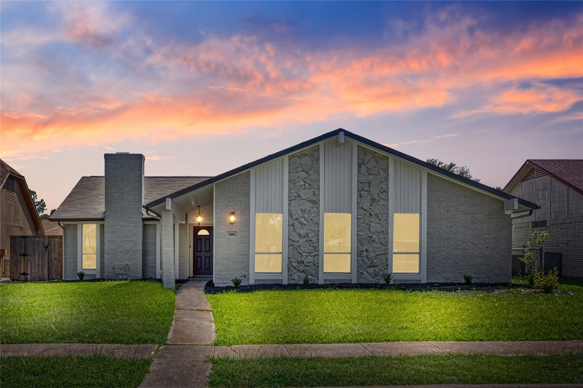 606 Caravaca Drive Garland TX 75043