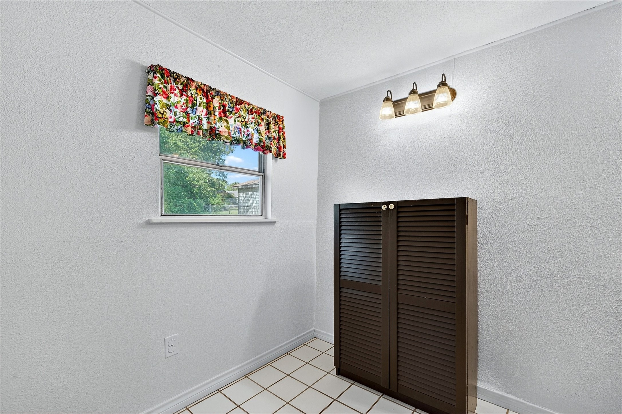 606 S Gordon Street Sherman TX 75092