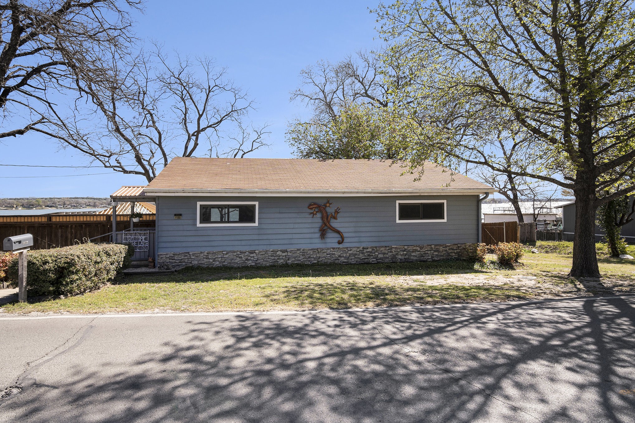 1122 W Lake Drive Weatherford TX 76087